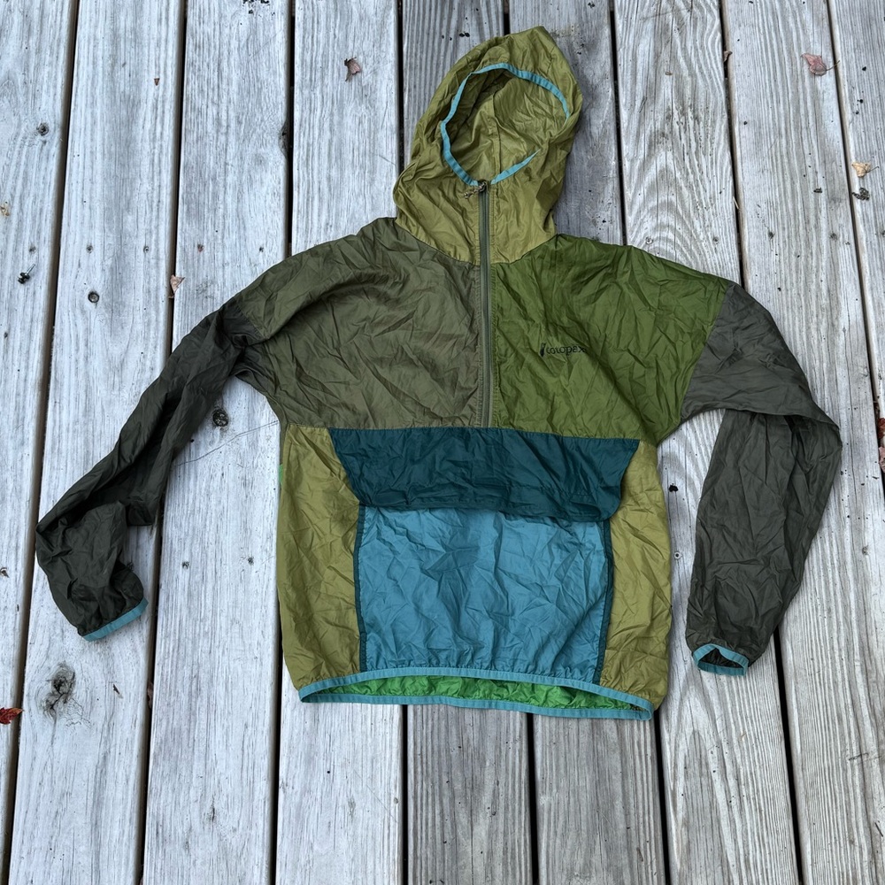 Cotopaxi wind breaker